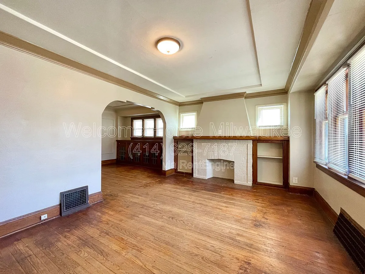 Building Photo - 3012 N 57th St #LOWER