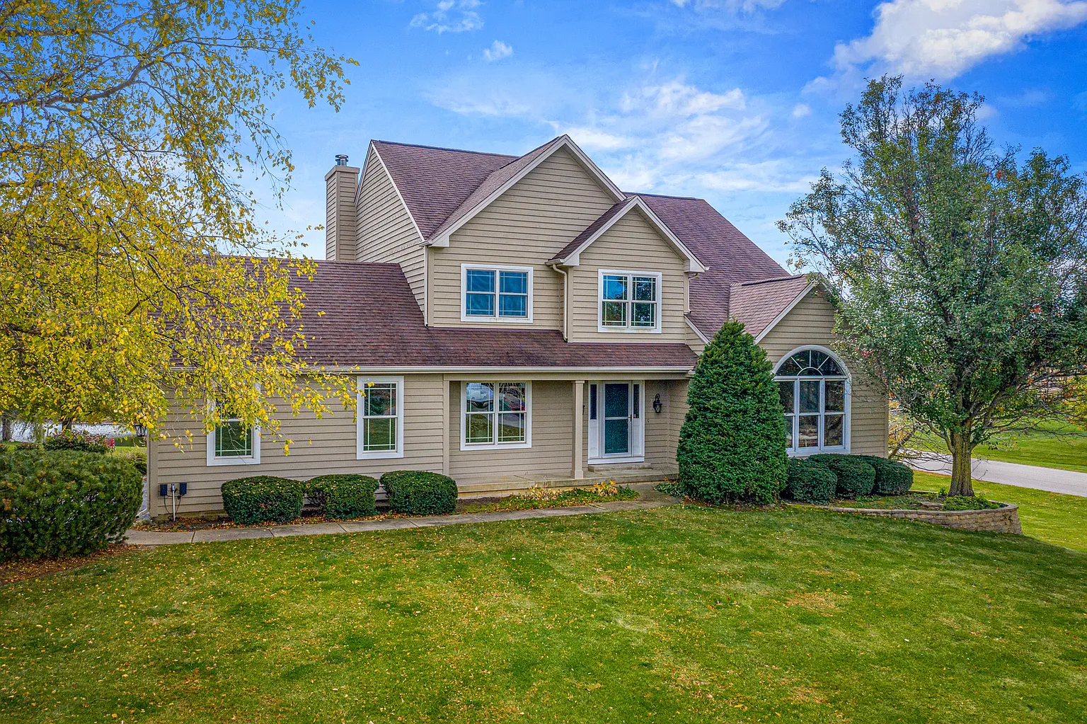39W443 Grand Ave photo 1