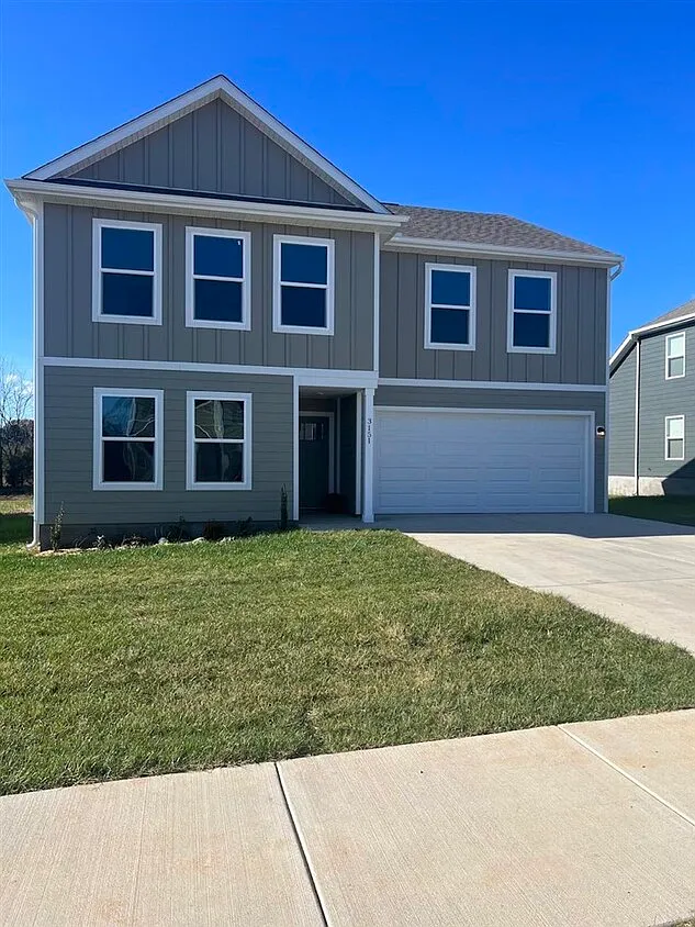 4 bed, 2201 sqft, $2,275 — Photo 2