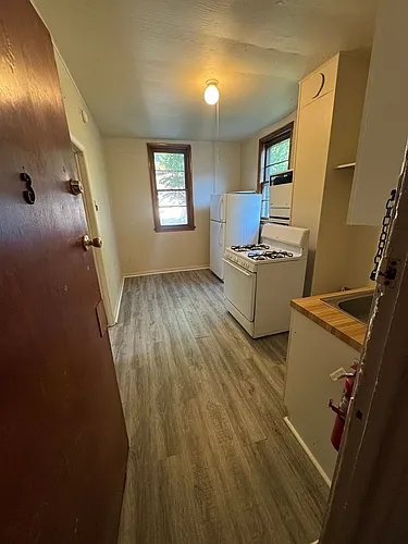 254 W Elm St Photo 1