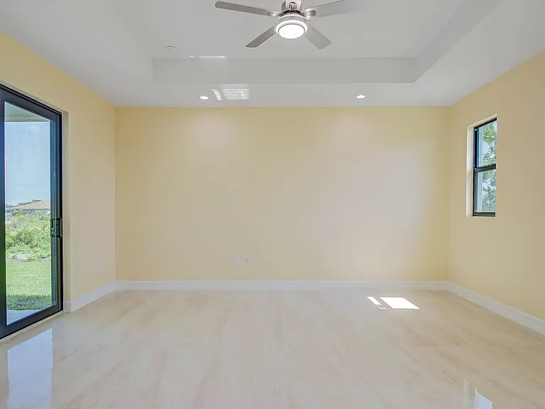 637 Cardinal St E — Photo 11
