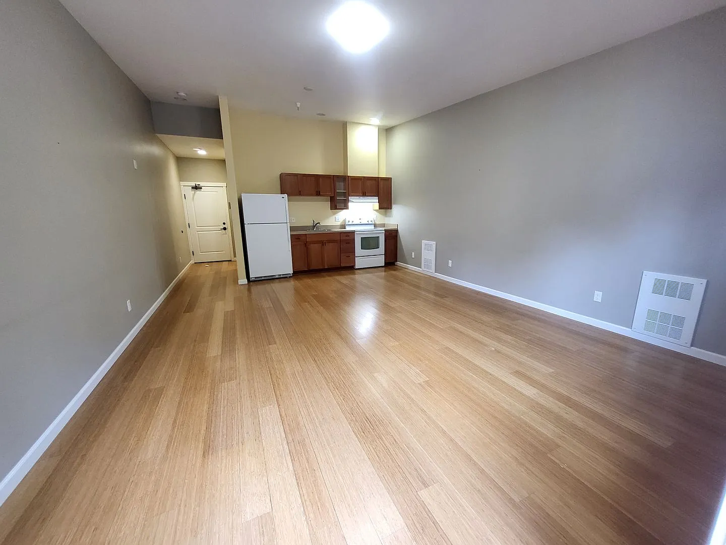 Lynwood Center 4569 — Photo 2