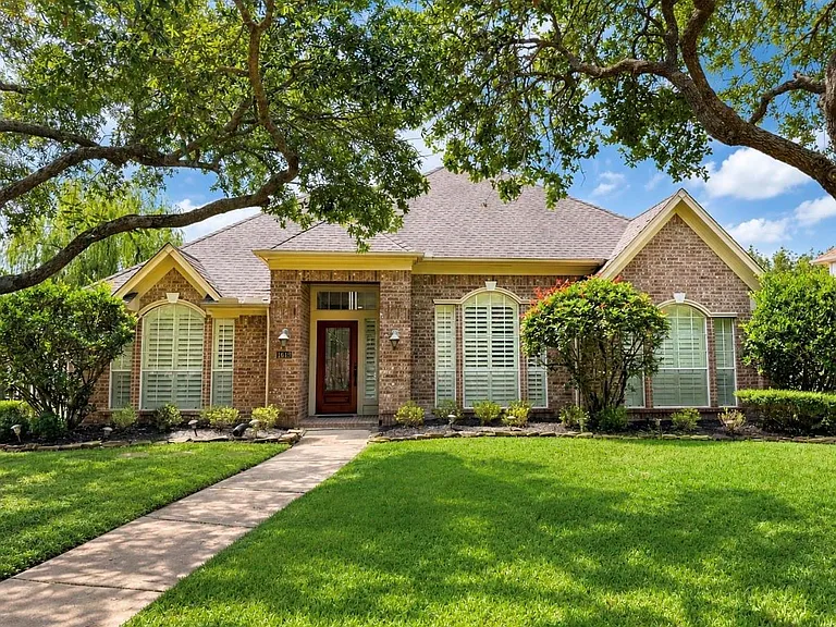 1619 Crescent Green Dr — Photo 1