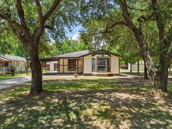 221 Oak Ridge Dr, Onalaska, TX 77360