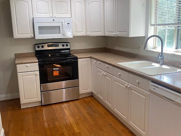 5th image of 8122 Parkdale Ct
