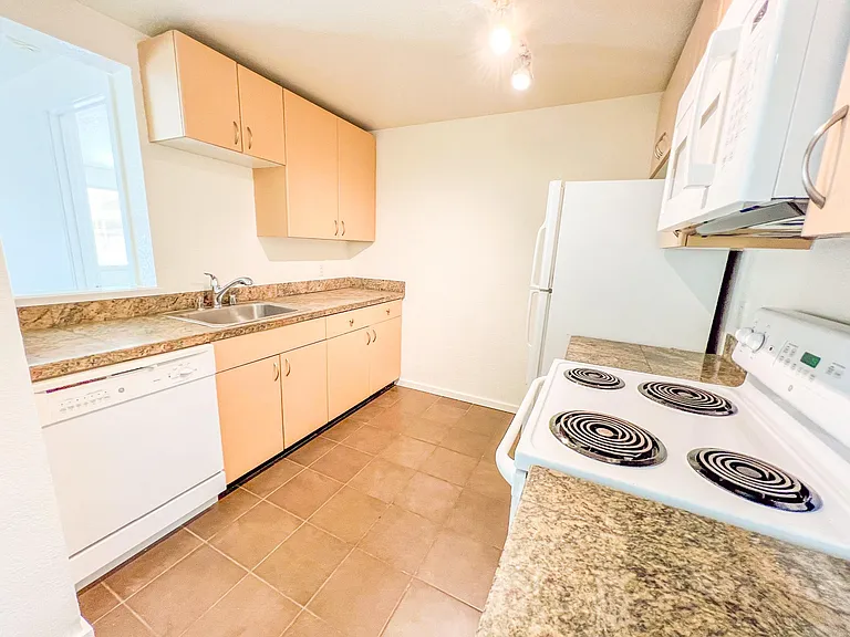 12607 SE 41st Pl #H101 — Photo 8