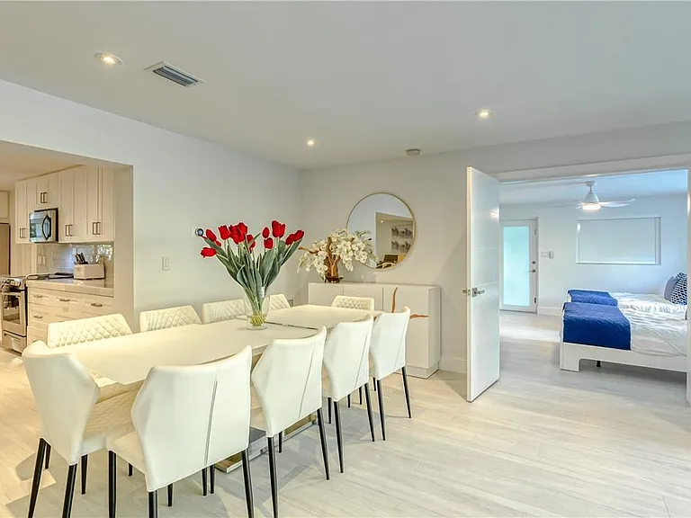 1800 SE Admirals Way — Photo 24