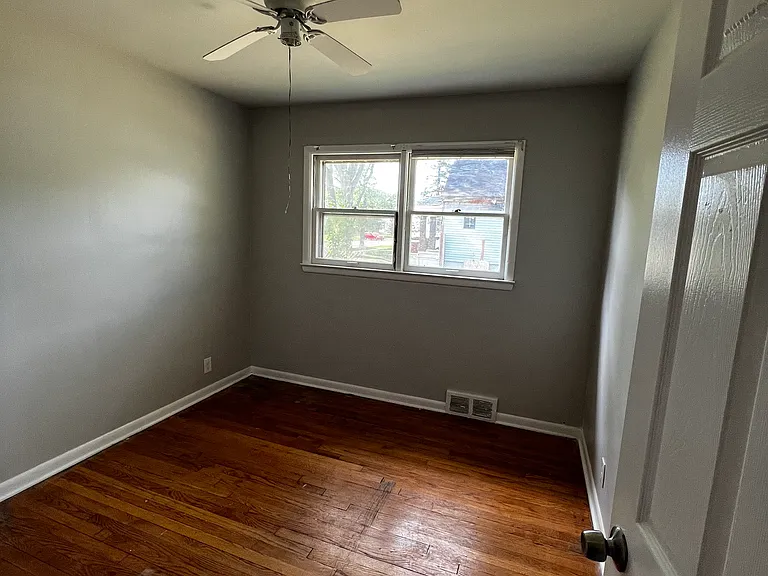 7620 Vaughan St — Photo 4