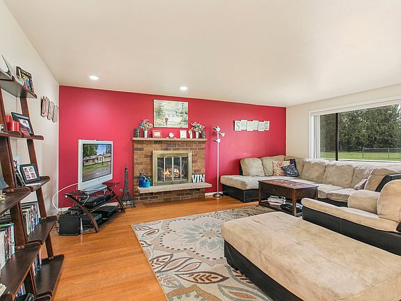 4th image of 4724 96th St NE