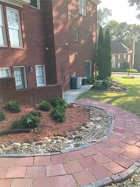 1 bed, 1.0 bath, 4136 sqft, $1,500 — Photo 2