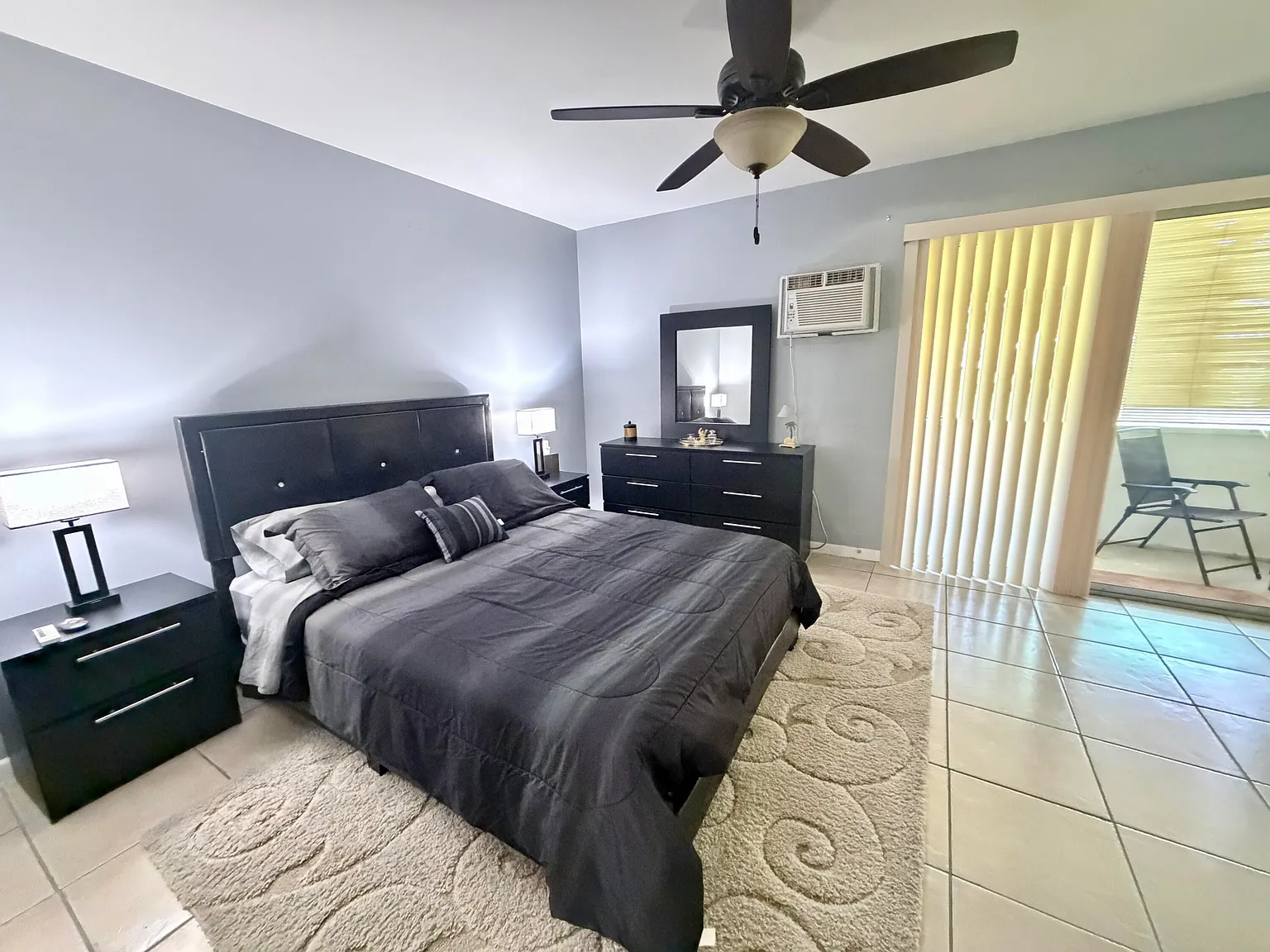 1 bed, 1.5 bath, 811 sqft, $1,700 — Photo 1