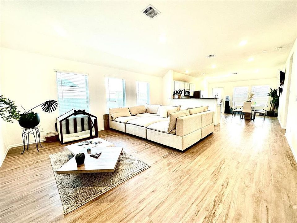 1st image of 624 Lily Pine Dr
