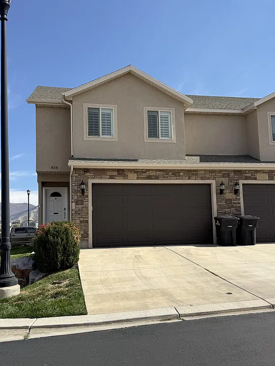 3 bed, 3.5 bath, 2250 sqft, $2,395 — Photo 1