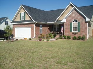 233 Fallingleaf Dr, Raeford, NC 28376