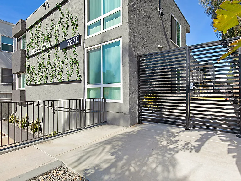 2870 Broadway #8 — Photo 1