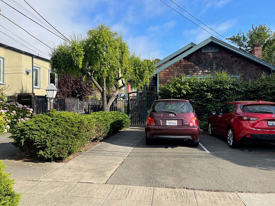 Front area of 1228 Delaware seen from the street