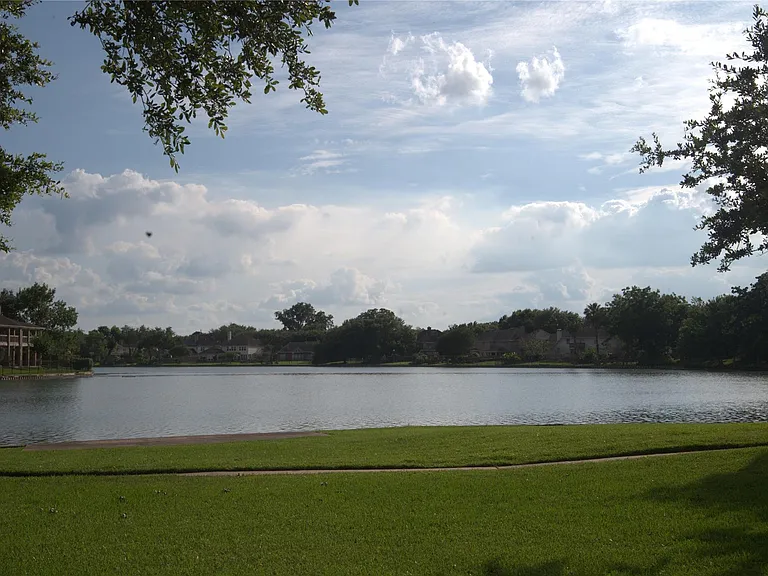 1839 Lake Winds Dr — Photo 3
