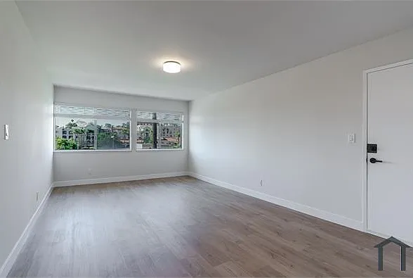 2622 S Hobart Blvd #16 — Photo 5