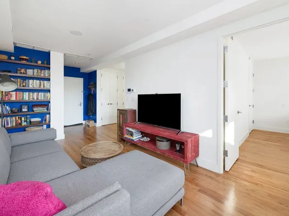 1059 Manhattan Avenue image 3 of 10