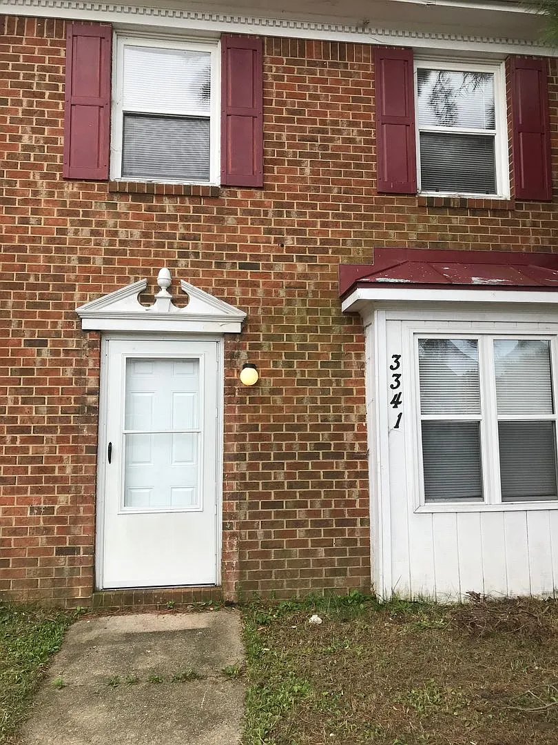 Spacious 3 bedroom Townhouse in Chesapeake — Photo 1