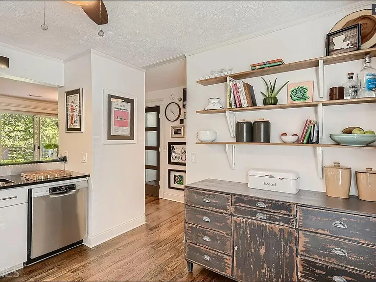2208 Queen Anne Ct — Photo 15