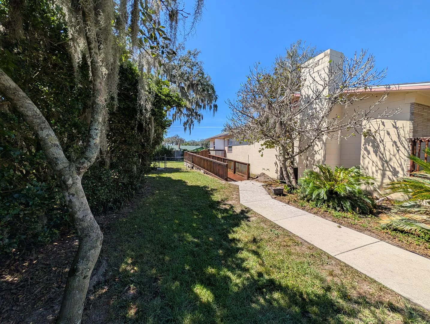 2834 Woodland Dr — Photo 3