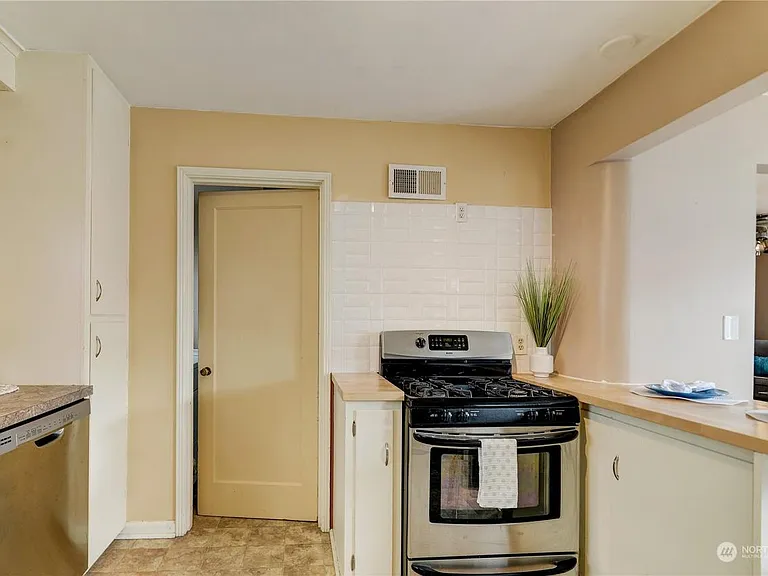 2113 Adams St SE #A — Photo 10