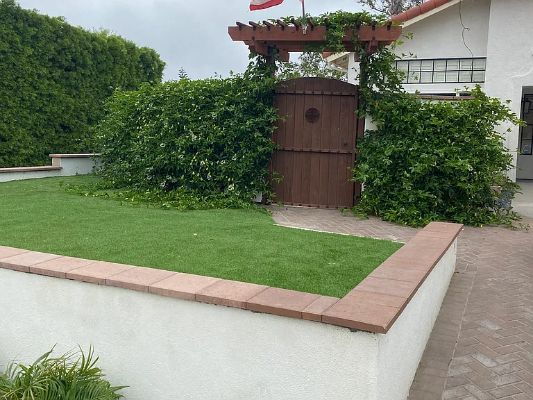 742 Poinsettia Park S — Photo 9