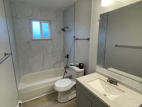 5th image of 4205 Loomis Ave