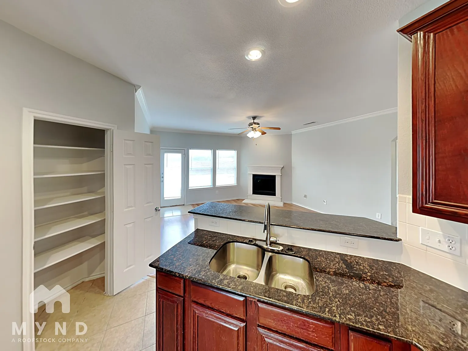 5 bed, 3.5 bath, 3083 sqft, $2,695 — Photo 3
