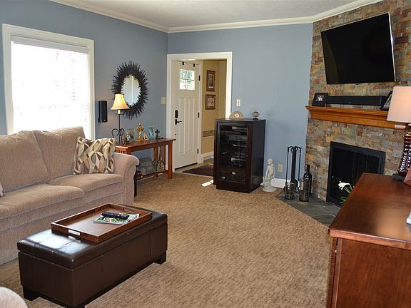 2nd image of 2700 E Jackson Blvd