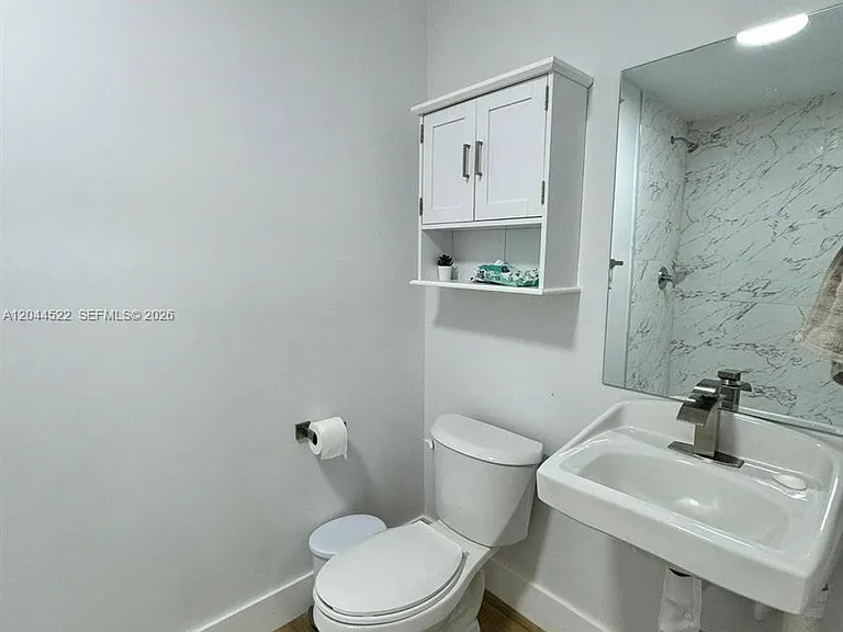 1021 NW 1st St #204 — Photo 4