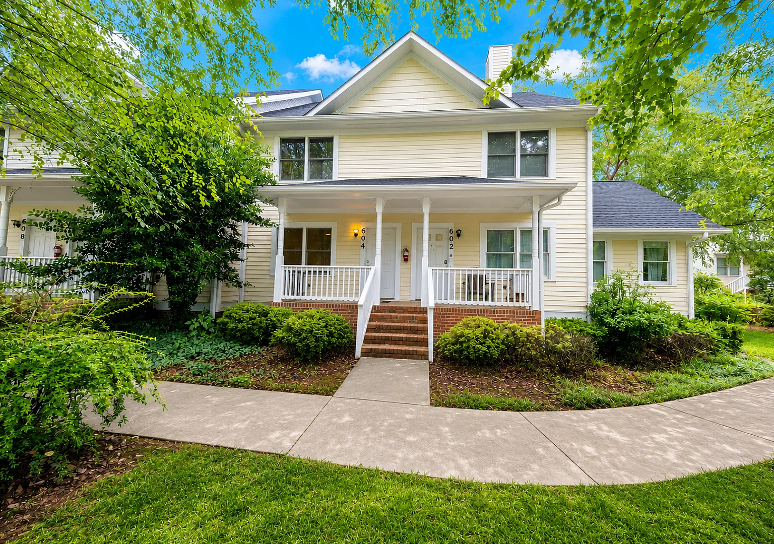 Charming 2-Bedroom Townhome in College Hill Available Now! — Photo 1