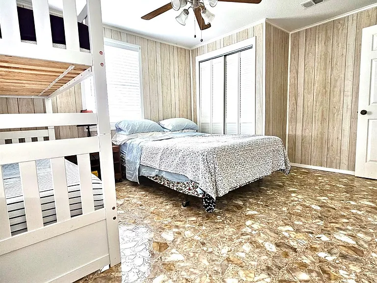 2104 Galveston Ave — Photo 8