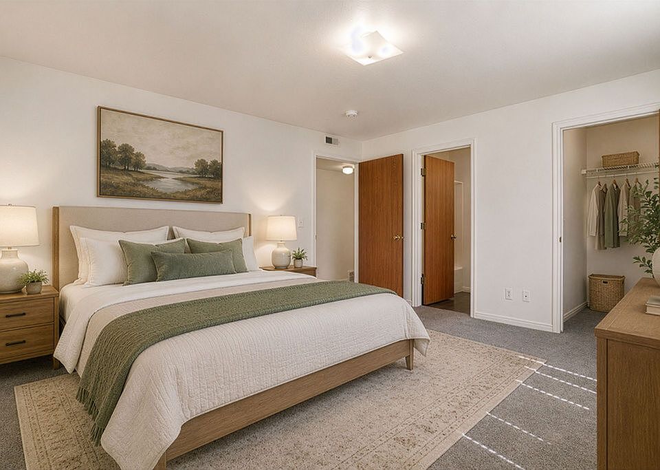 Stunning and airy bedroom with natural light and ample space!