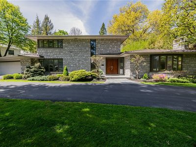 200 Ambassador Dr, Rochester, NY, 14610