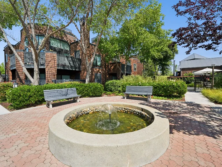 Indian Creek Apartments — Photo 47