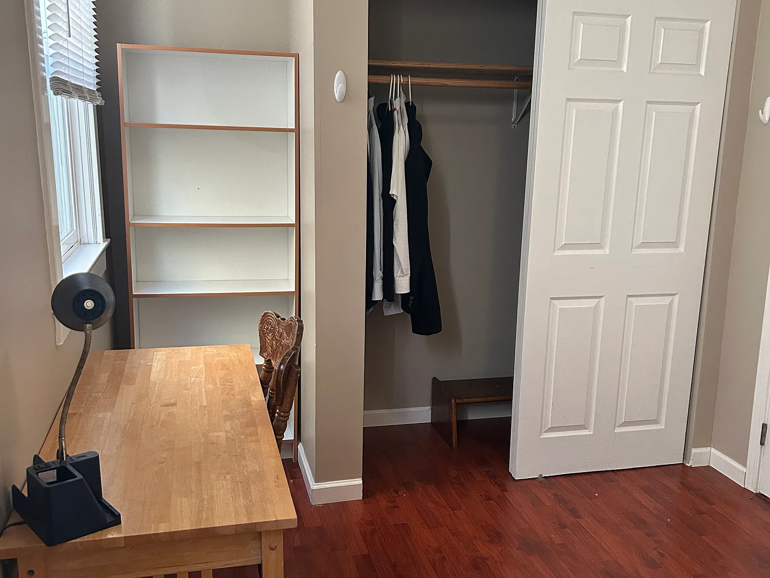 6 bed, 2.5 bath, 110 sqft, $1,750 — Photo 2