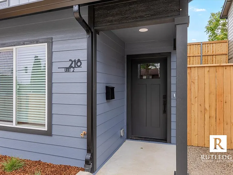 218 Academy Pl #2 — Photo 3