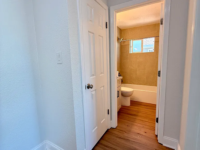 1265 Bouret Dr #4 — Photo 33