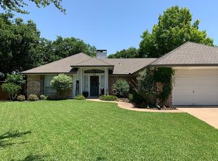 405 Meadows Crest Ct, Midlothian, TX 76065