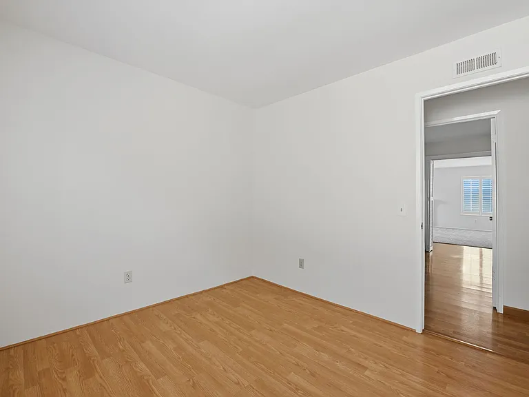 1712 Greentree Rd — Photo 13