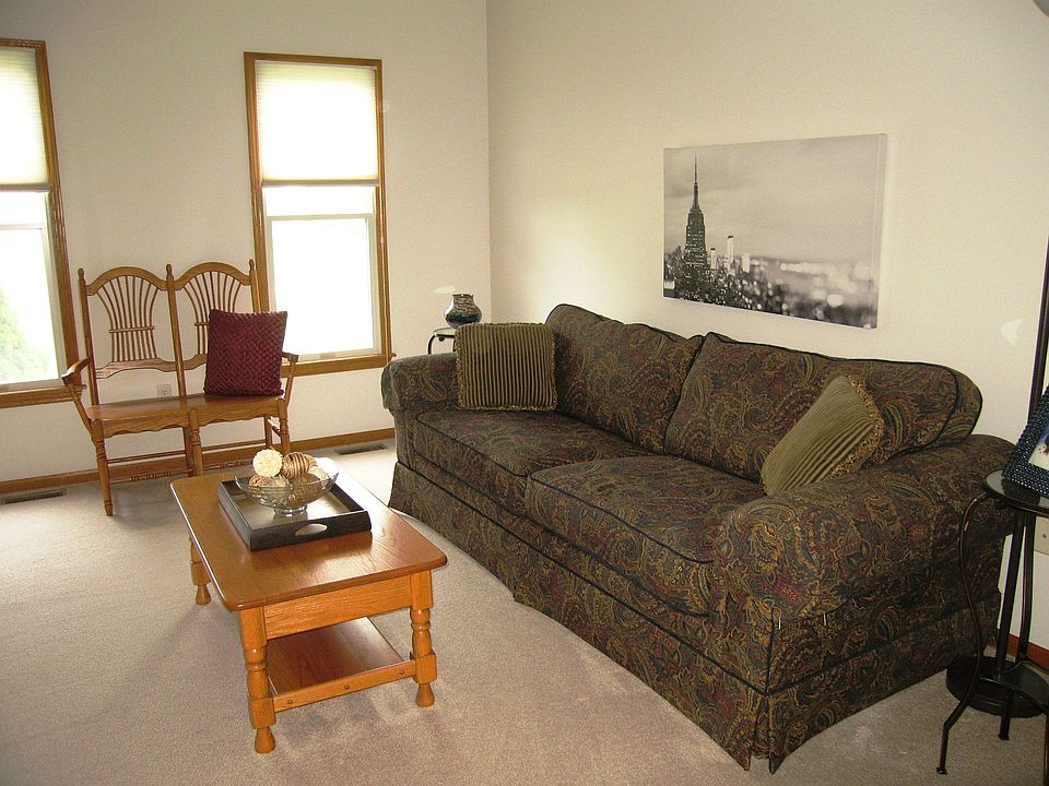 1st image of 82 Twin Oaks Dr
