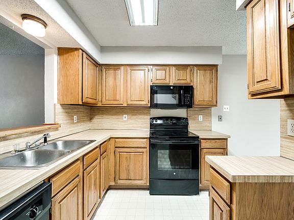 2nd image of 8833 Saint Thomas Cir #1
