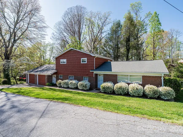 207 Robinwood Cir NE, Lenoir, NC 28645