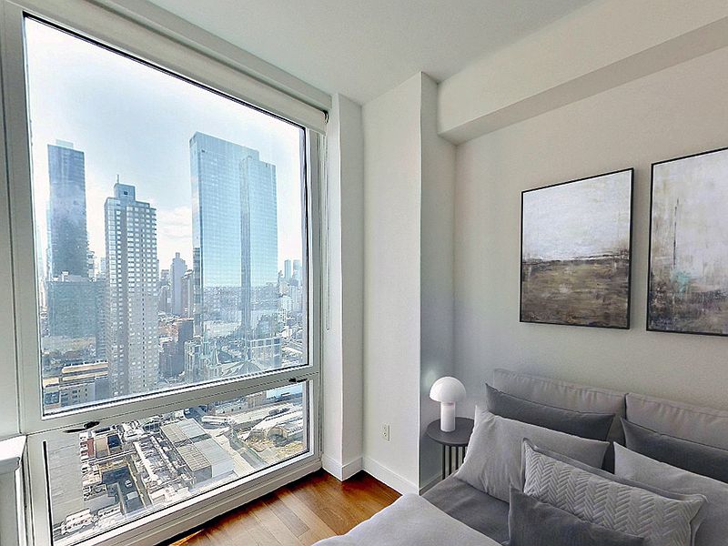 1st image of 610 W 42nd St APT N39d