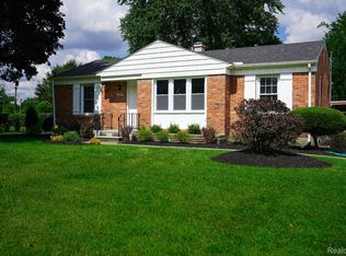 2640 Candlewick Dr, Orion, MI 48359