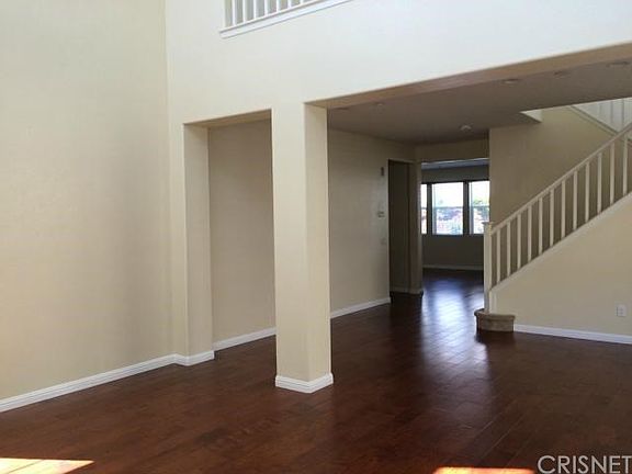 4th image of 10623 Petunia St