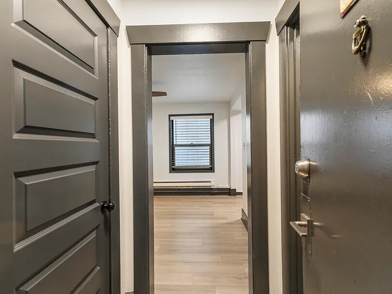Lauriston Apartments — Photo 15