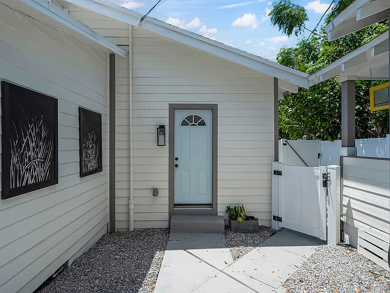 2509 W North B St — Photo 16